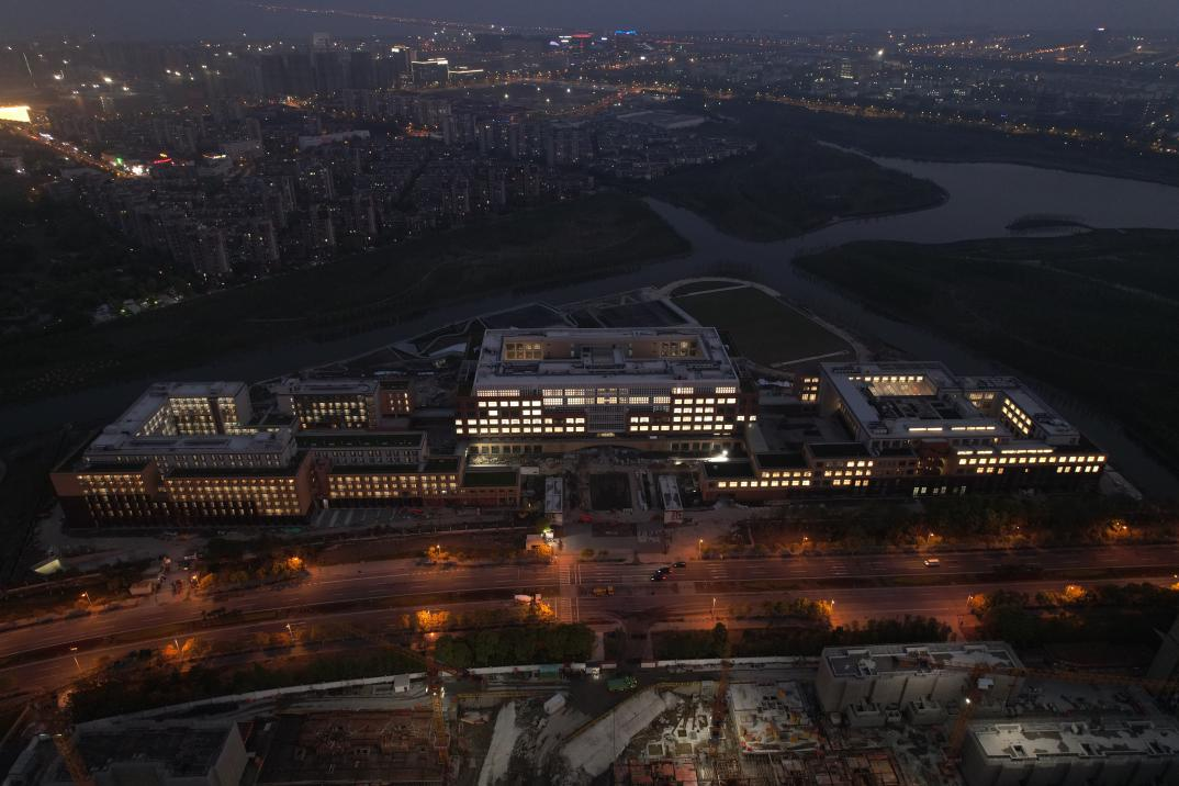 建筑时报丨助力临港新片区教育事业品质提升 上海建工二建集团上海中学东校高中部项目即将投入使用