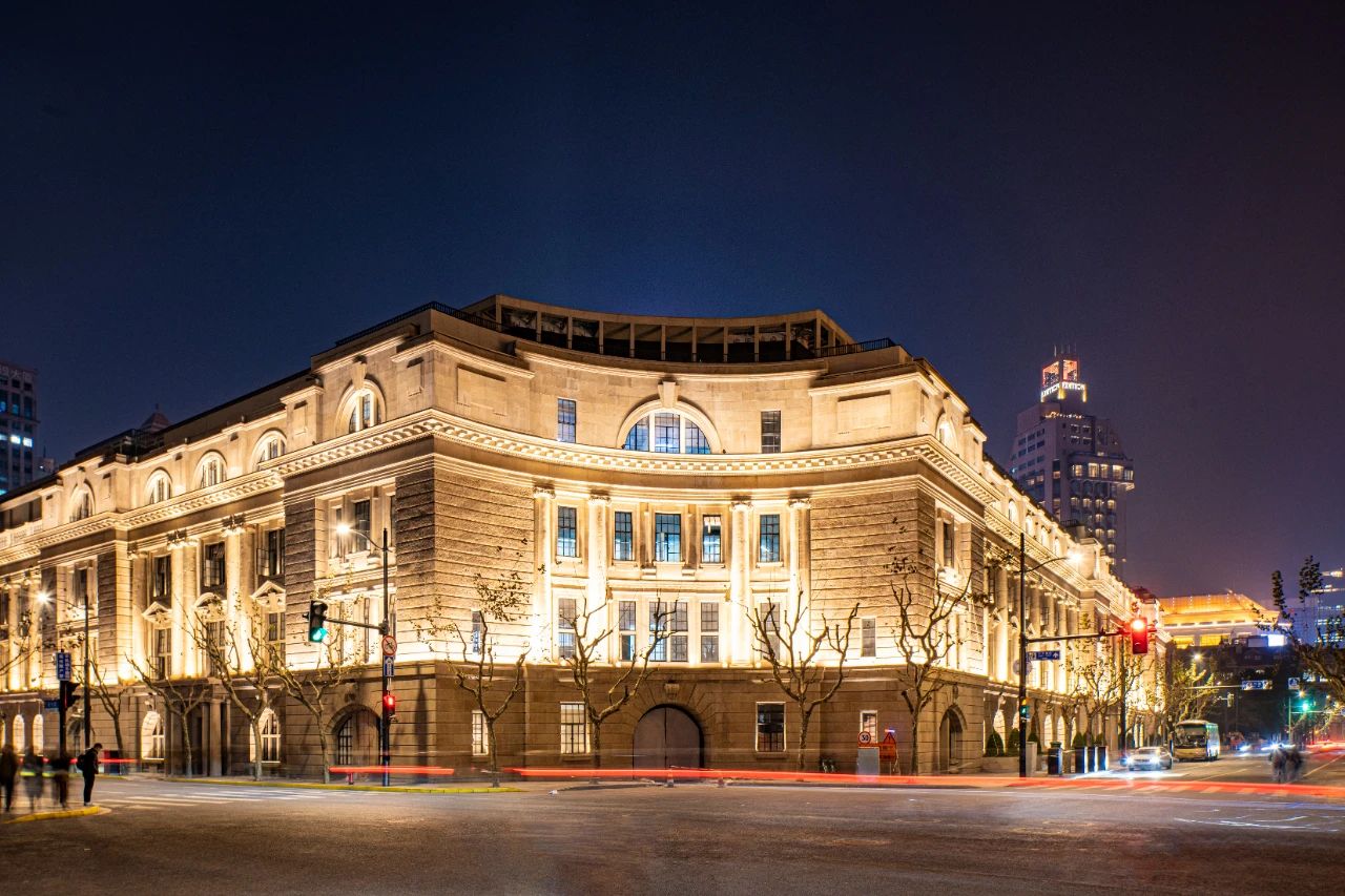 东方网丨城市更新 老市府大楼元旦“点亮”外滩第二立面 百年历史建筑如何在申城焕发新生命?