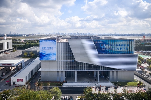 新民晚报 | 虹桥品汇二期A栋正式竣工 将在进博会期间投入使用|进博的热度上海的温度